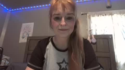 Snapshot of pizzedwife chatting on 04-17-26, 06:11 pizzedwife online show from 04-17-26, 06:11