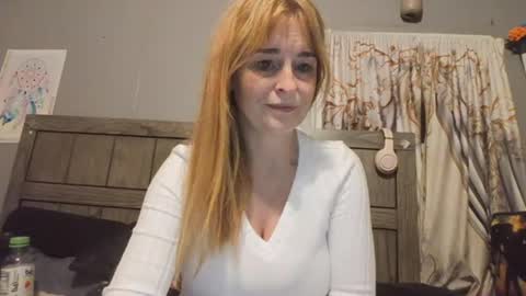 Snapshot of pizzedwife chatting on 06-14-26, 02:20 pizzedwife online show from 06-14-26, 02:20