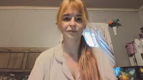 Snapshot of pizzedwife chatting on 06-16-26, 11:35 pizzedwife online show from 06-16-26, 11:35