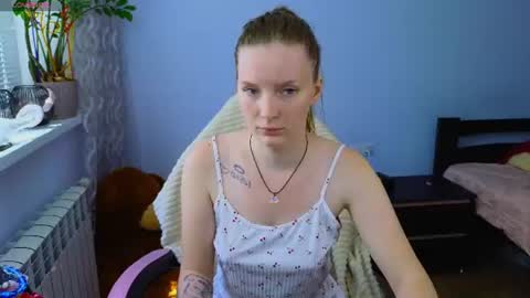 Snapshot of playful_mary chatting on 06-16-26, 08:39 Masha online show from 06-16-26, 08:39