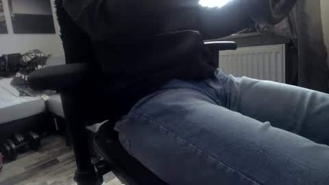 Hello ask me  . Im glad  to see you here in my room. Welcome PVT is open online show from 10-12-25, 10:14