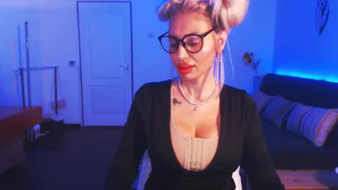 Victoria online show from 12-21-24, 09:47
