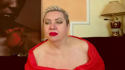 Snapshot of posh_lady chatting on 05-19-26, 07:20 LADY POSH online show from 05-19-26, 07:20