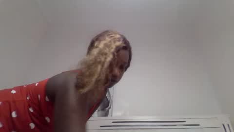 pretty_curvy99 online show from 04-12-26, 10:53