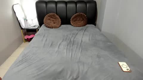 Snapshot of pretty_glinda chatting on 06-20-26, 05:38 pretty_glinda online show from 06-20-26, 05:38