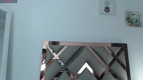 Snapshot of pretty_latina2 chatting on 12-18-24, 09:47 pretty_latina2 online show from 12-18-24, 09:47