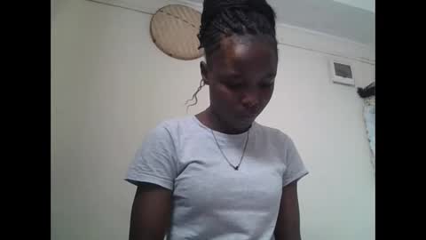 pretty_petite_ebony online show from 01-12-26, 12:10