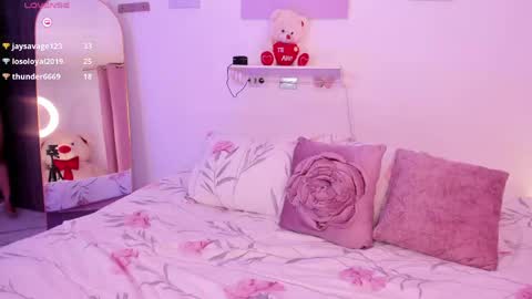 Snapshot of pretty_pettite chatting on 04-21-26, 01:42 pretty_pettite online show from 04-21-26, 01:42