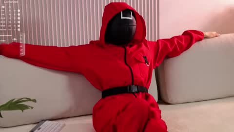 Elina online show from 10-31-25, 10:05