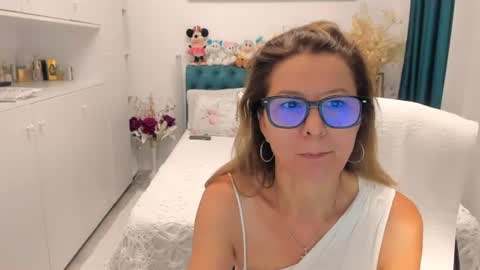 Snapshot of prettyblackeyes chatting on 07-13-26, 05:32 wilma online show from 07-13-26, 05:32
