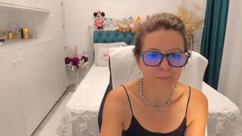 Snapshot of prettyblackeyes chatting on 07-19-26, 05:55 wilma online show from 07-19-26, 05:55