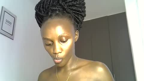 Snapshot of prettygee21 chatting on 04-21-26, 11:38 Pretty darkskin doll online show from 04-21-26, 11:38