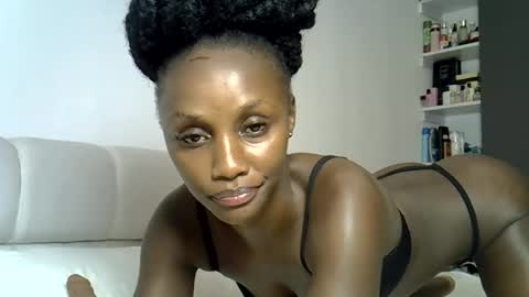 Snapshot of prettygee21 chatting on 06-17-26, 12:18 Pretty darkskin doll online show from 06-17-26, 12:18