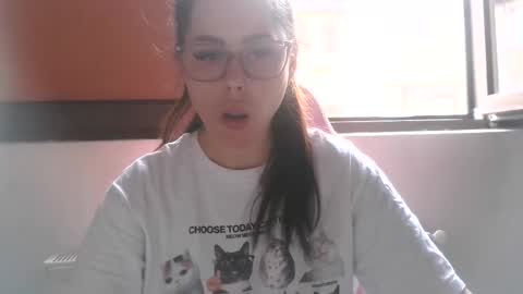Snapshot of prettyjulliette chatting on 05-25-26, 03:51 prettyjulliette online show from 05-25-26, 03:51