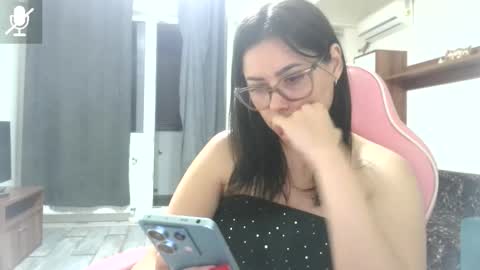 Snapshot of prettyjulliette chatting on 06-01-26, 10:11 prettyjulliette online show from 06-01-26, 10:11