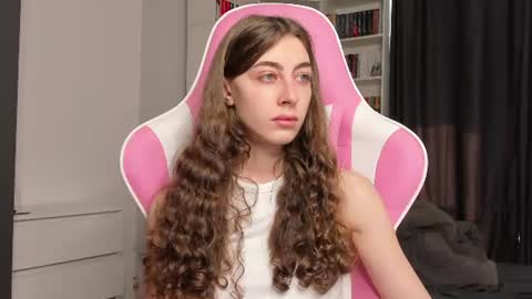 Snapshot of prettysomething chatting on 06-22-26, 05:26 Sophie next stream will be at Monday i will wait you guys online show from 06-22-26, 05:26