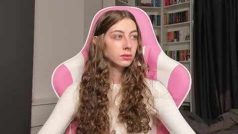 Snapshot of prettysomething chatting on 07-17-26, 07:04 Sophie next stream will be at Monday i will wait you guys online show from 07-17-26, 07:04