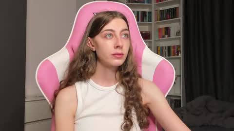 Snapshot of prettysomething chatting on 07-20-26, 10:39 Sophie next stream will be at Monday i will wait you guys online show from 07-20-26, 10:39