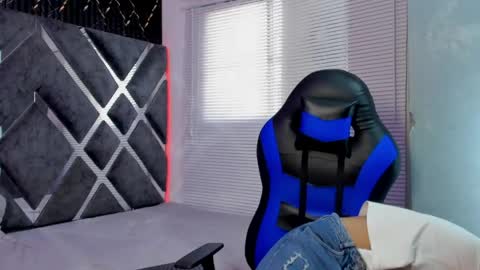 prince_arthur77 online show from 05-17-26, 01:07