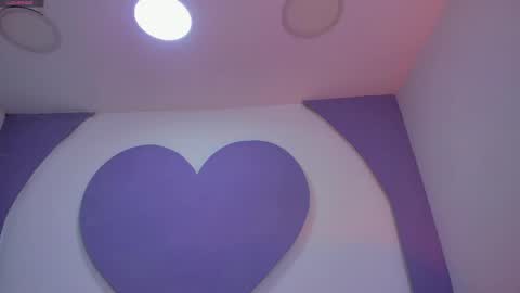 Mia online show from 04-26-26, 08:34