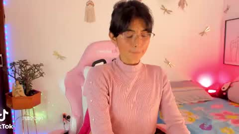 Snapshot of princessluna_14 chatting on 06-25-26, 09:08 princessluna_14 online show from 06-25-26, 09:08
