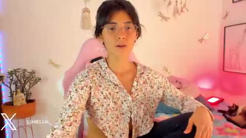 Snapshot of princessluna_14 chatting on 07-10-26, 09:50 princessluna_14 online show from 07-10-26, 09:50