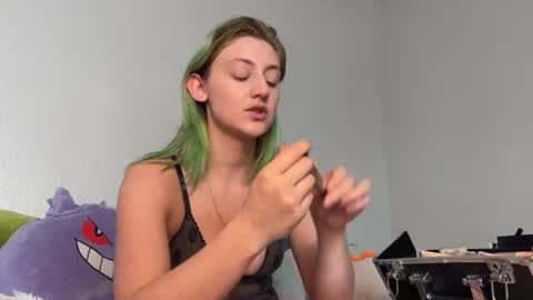 Oli online show from 06-24-26, 07:46
