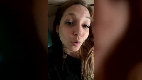 LUCY -----    online show from 05-05-26, 10:23