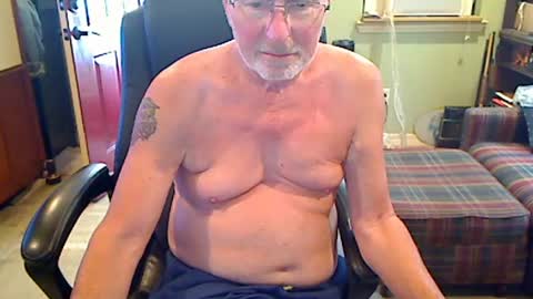 Snapshot of pulltoy1 chatting on 07-11-26, 06:43 pulltoy1 online show from 07-11-26, 06:43