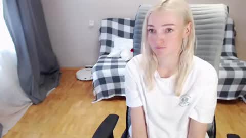 Polly online show from 06-12-26, 06:34