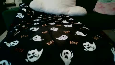 Snapshot of pussy444u chatting on 10-28-25, 02:04 River online show from 10-28-25, 02:04