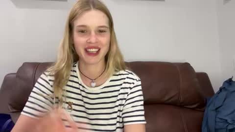 Snapshot of pussymoneywet chatting on 03-05-26, 04:25 Lina online show from 03-05-26, 04:25