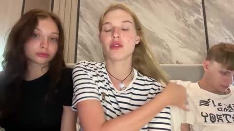 Snapshot of pussymoneywet chatting on 03-18-26, 04:21 Lina online show from 03-18-26, 04:21