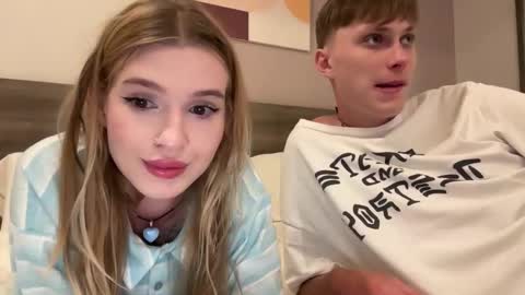 Snapshot of pussymoneywet chatting on 03-21-26, 03:15 Lina online show from 03-21-26, 03:15