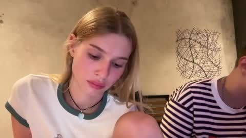 Snapshot of pussymoneywet chatting on 03-25-26, 01:17 Lina online show from 03-25-26, 01:17