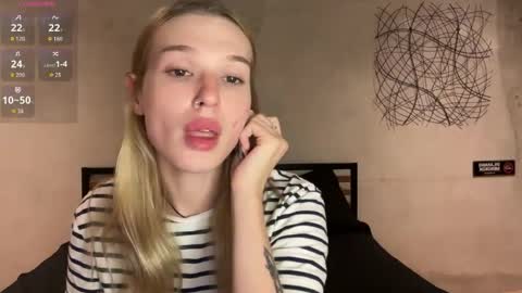 Snapshot of pussymoneywet chatting on 03-29-26, 03:45 Lina online show from 03-29-26, 03:45