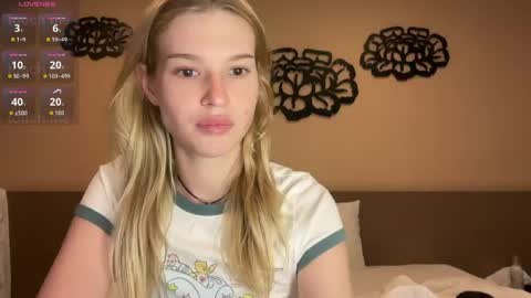 Snapshot of pussymoneywet chatting on 03-31-26, 05:13 Lina online show from 03-31-26, 05:13