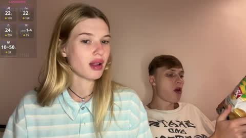 Snapshot of pussymoneywet chatting on 04-02-26, 03:53 Lina online show from 04-02-26, 03:53