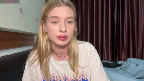 Snapshot of pussymoneywet chatting on 04-13-26, 03:39 Lina online show from 04-13-26, 03:39