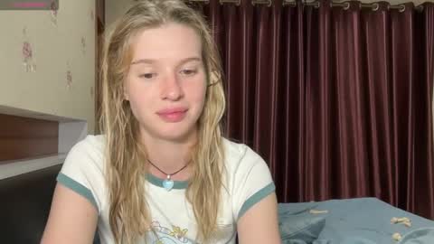 Snapshot of pussymoneywet chatting on 04-15-26, 04:25 Lina online show from 04-15-26, 04:25