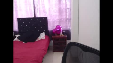 q_u_e_e_n_ online show from 03-10-25, 05:39