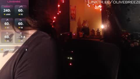 Snapshot of qtolive chatting on 11-07-25, 05:13 Olive TheyThem online show from 11-07-25, 05:13