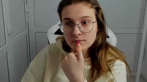 Amelie online show from 04-15-26, 07:15