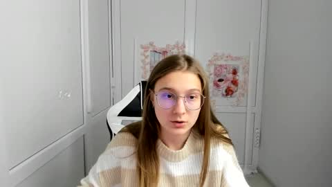 Amelie online show from 05-27-26, 08:22