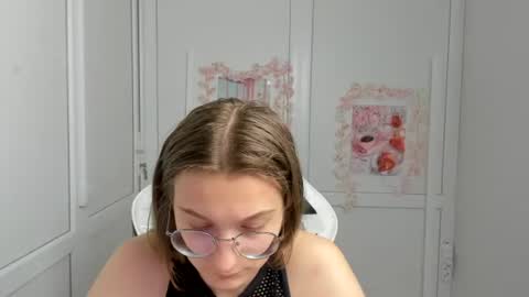 Snapshot of queen_amelie chatting on 06-14-26, 08:05 Amelie online show from 06-14-26, 08:05