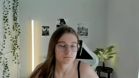 Snapshot of queen_amelie chatting on 07-04-26, 07:36 Amelie online show from 07-04-26, 07:36