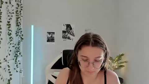 Snapshot of queen_amelie chatting on 07-07-26, 08:18 Amelie online show from 07-07-26, 08:18