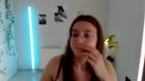 Snapshot of queen_amelie chatting on 07-12-26, 07:43 Amelie online show from 07-12-26, 07:43
