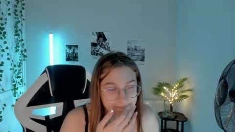 Snapshot of queen_amelie chatting on 07-13-26, 08:06 Amelie online show from 07-13-26, 08:06