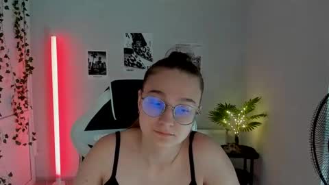 Snapshot of queen_amelie chatting on 07-14-26, 08:08 Amelie online show from 07-14-26, 08:08